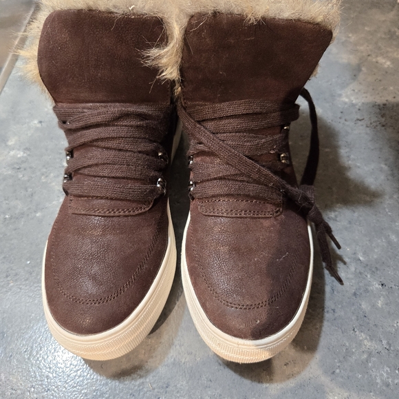 Soda Fur-rimmed Sneakers - Picture 4 of 6